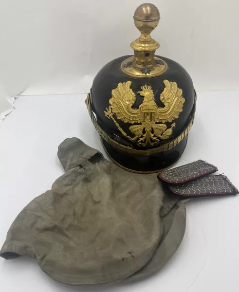 Prussian Field Artillery Officer's Pickelhaube with Field Cover and Epaulets Visuel 1 principal